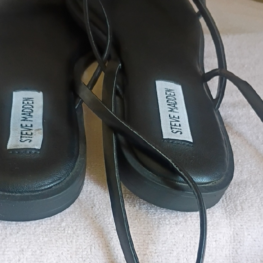 Steve Madden Elegant Black Sandals - Picture 5 of 8